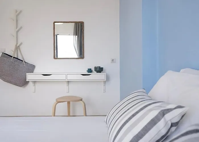 Airy Flat At Xenios Avlais Appartement