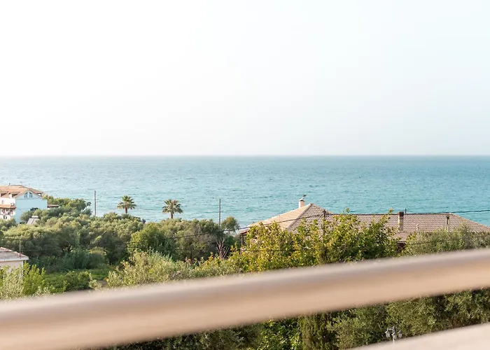 Airy Flat At Xenios Avlais Апартаменты *