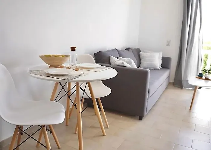 Airy Flat At Xenios Avlais *